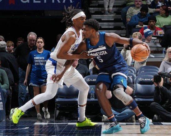 NBA-爱德华兹三分绝杀掘金，森林狼终结对手14连胜登顶西部引热议